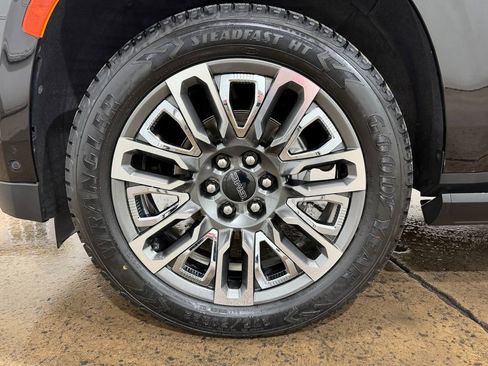 Used 2023 GMC Yukon XL Denali Ultimate AWD/4WD image 17