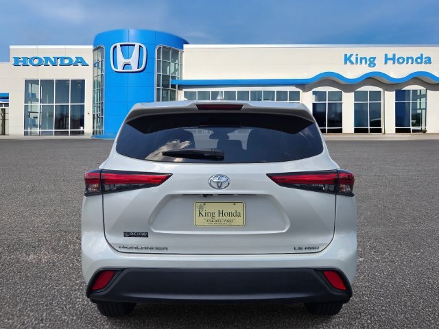 Used 2020 Toyota Highlander LE AWD/4WD image 8