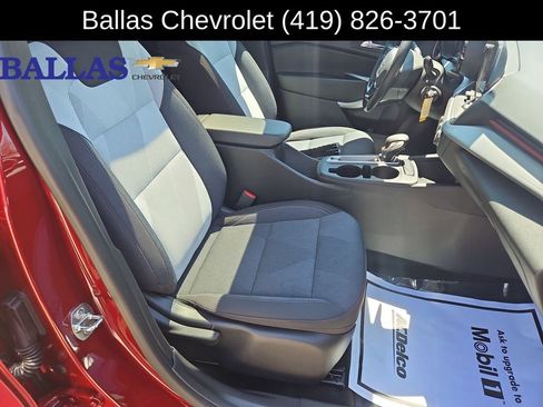 Certified 2024 Chevrolet Trax RS w/ Sunroof Package FWD image 28