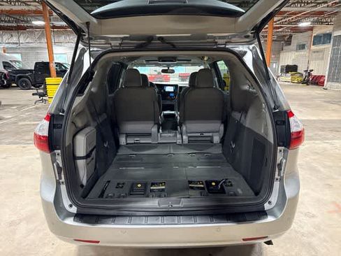 Used 2015 Toyota Sienna XLE w/ XLE Navigation Package FWD image 11