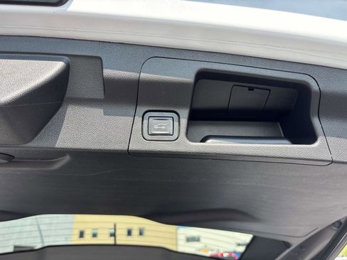 Used 2017 GMC Acadia Denali w/ Technology Package image 16