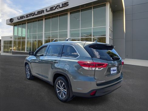 Used 2019 Toyota Highlander XLE AWD/4WD image 5