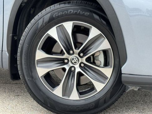 Used 2023 Toyota Highlander XLE FWD image 35