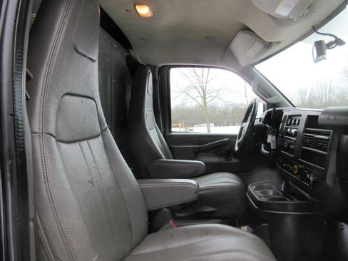 Used 2018 Chevrolet Express 2500 w/ Driver Convenience Package image 29
