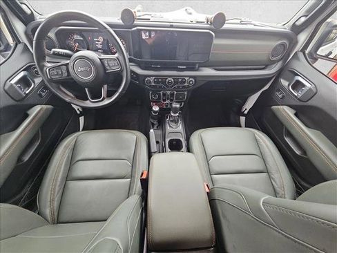 Used 2024 Jeep Gladiator Mojave AWD/4WD image 17
