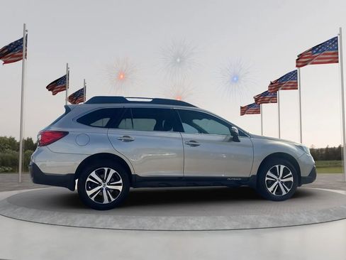Used 2018 Subaru Outback 2.5i Limited AWD/4WD image 8