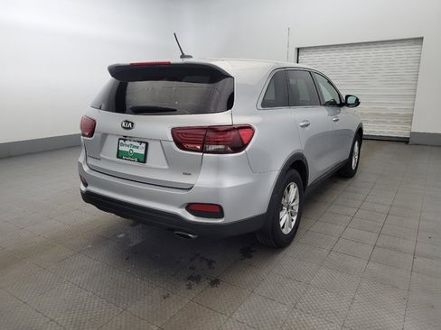 Used 2019 Kia Sorento LX image 9