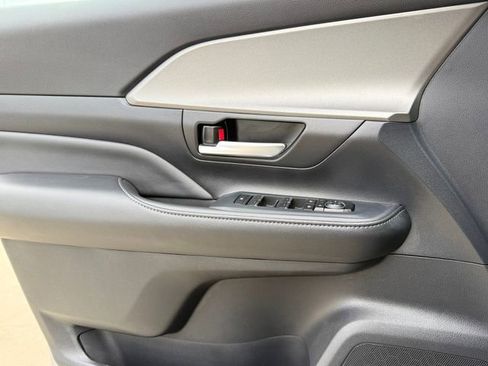 Used 2025 Toyota Grand Highlander FWD image 21