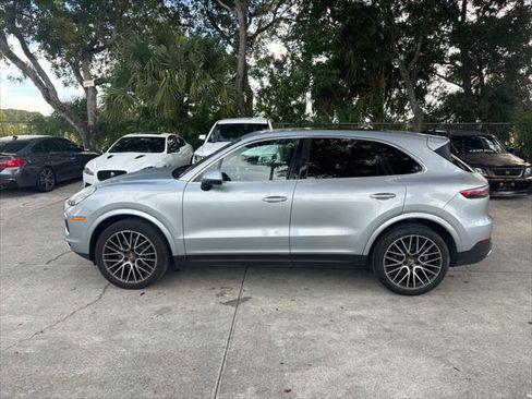 Used 2020 Porsche Cayenne image 9