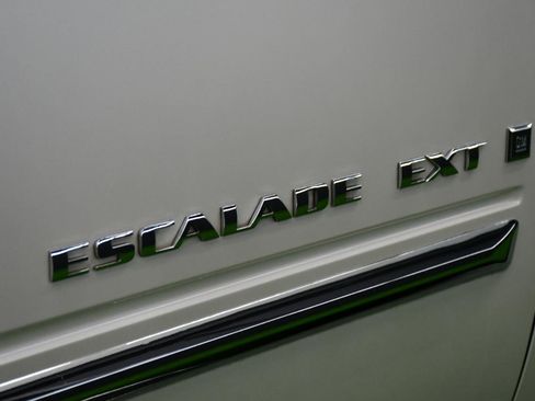 Used 2009 Cadillac Escalade EXT AWD/4WD image 9