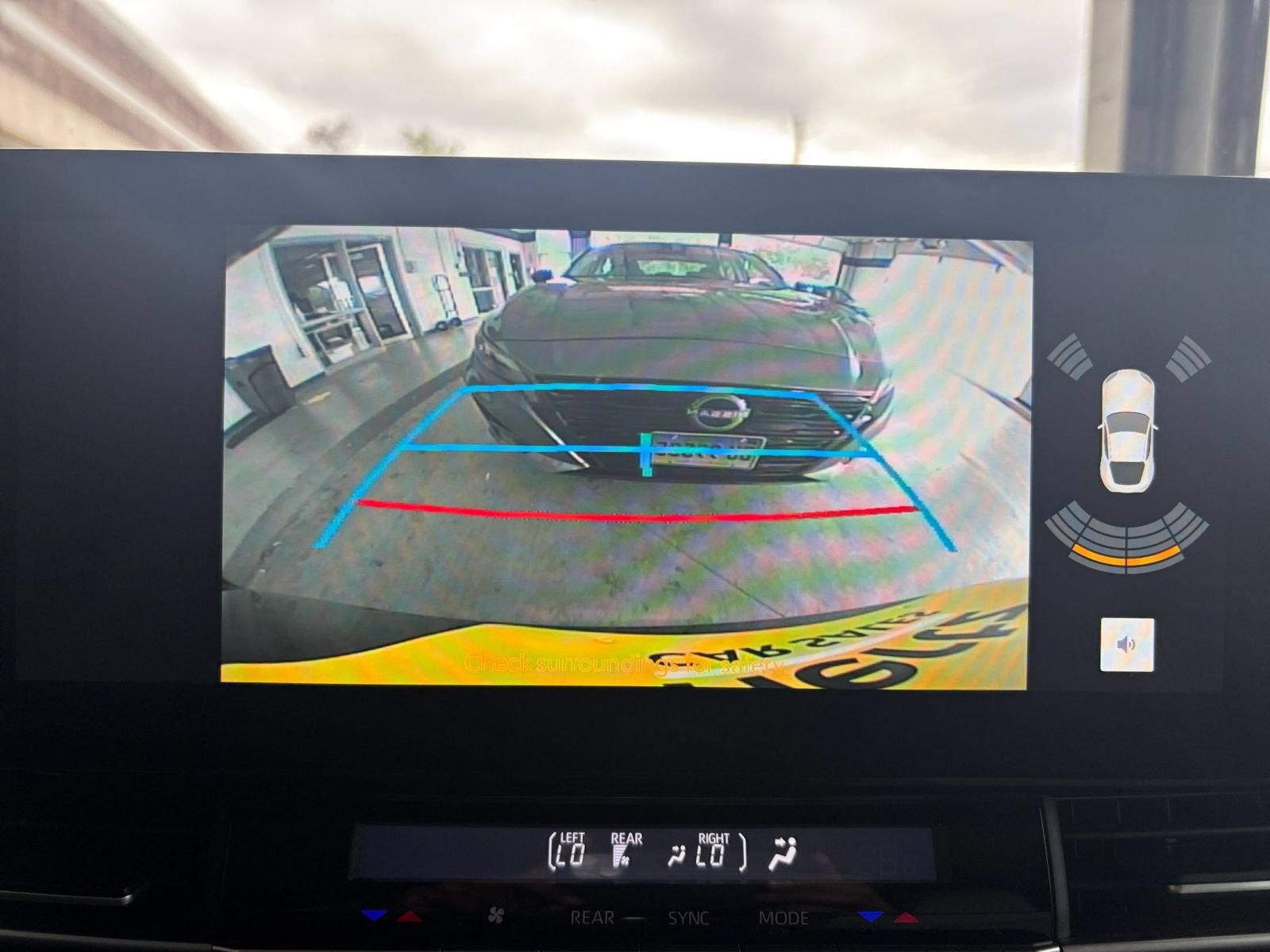 Used 2025 Toyota Sienna XLE FWD image 25