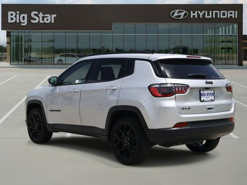 Used 2026 Jeep Compass Latitude AWD/4WD image 3