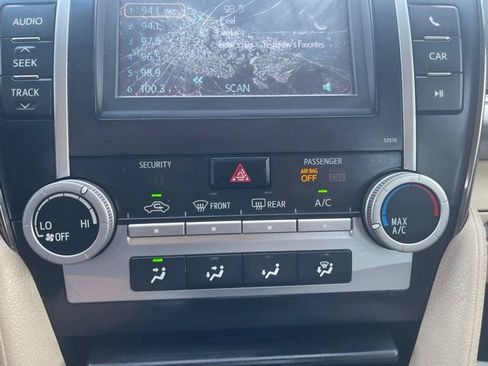 Used 2014 Toyota Camry LE w/ Protection Package FWD image 16