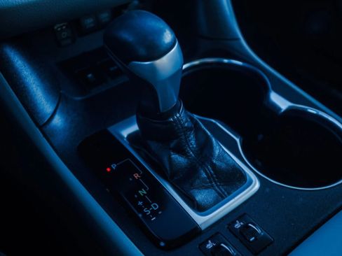 Used 2018 Toyota Highlander XLE w/ Carpet Mat Package (TMS) image 32