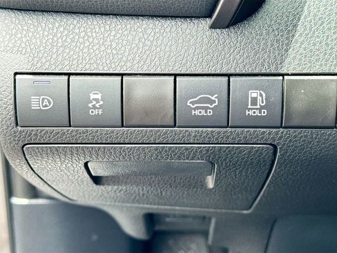 Used 2022 Toyota Camry SE FWD image 11