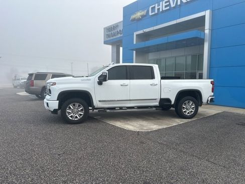 Used 2025 Chevrolet Silverado 2500 High Country w/ Technology Package image 2
