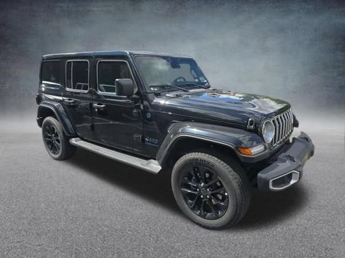 Used 2025 Jeep Wrangler Unlimited Sahara AWD/4WD image 11