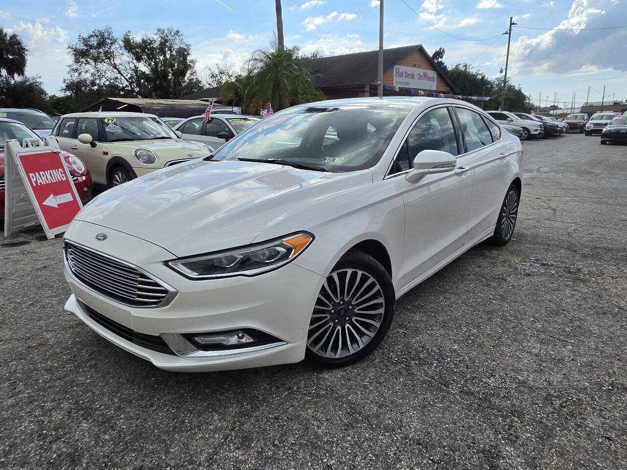 Used 2017 Ford Fusion SE FWD image 1
