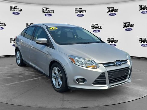 Used 2014 Ford Focus SE w/ SE Winter Package FWD image 6