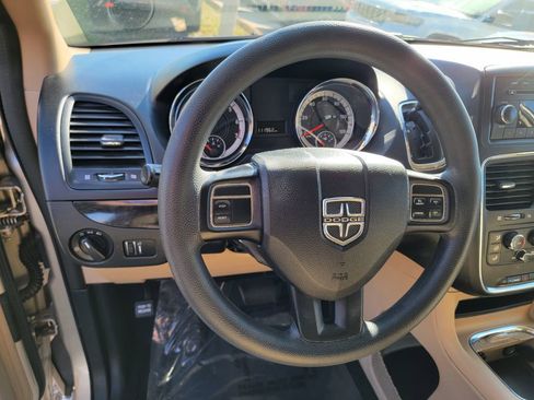 Used 2013 Dodge Grand Caravan SXT image 18