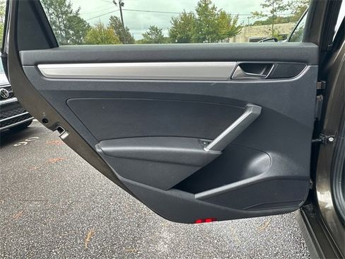 Used 2019 Volkswagen Passat 2.0T Wolfsburg w/ Wheels & Sunroof Package image 22