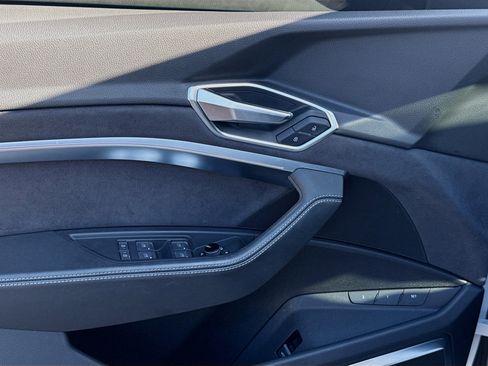 Used 2023 Audi e-tron S Premium Plus image 17