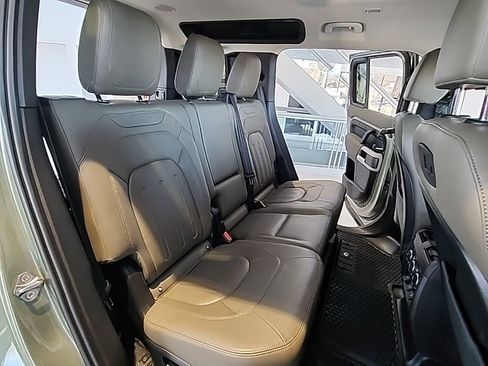 Used 2022 Land Rover Defender 110 SE image 21