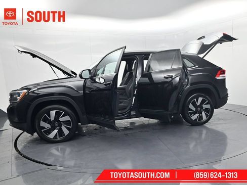 Used 2024 Volkswagen Atlas Cross Sport SE FWD image 65