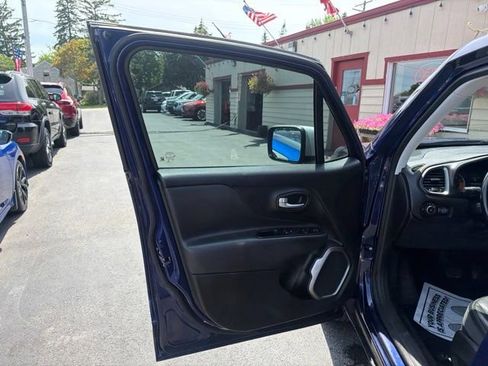 Used 2018 Jeep Renegade Limited w/ UConnect 8.4 Nav Group AWD/4WD image 16