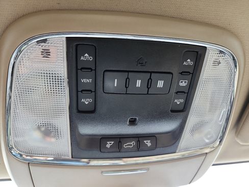 Used 2021 Jeep Grand Cherokee Limited w/ Luxury Group II image 16