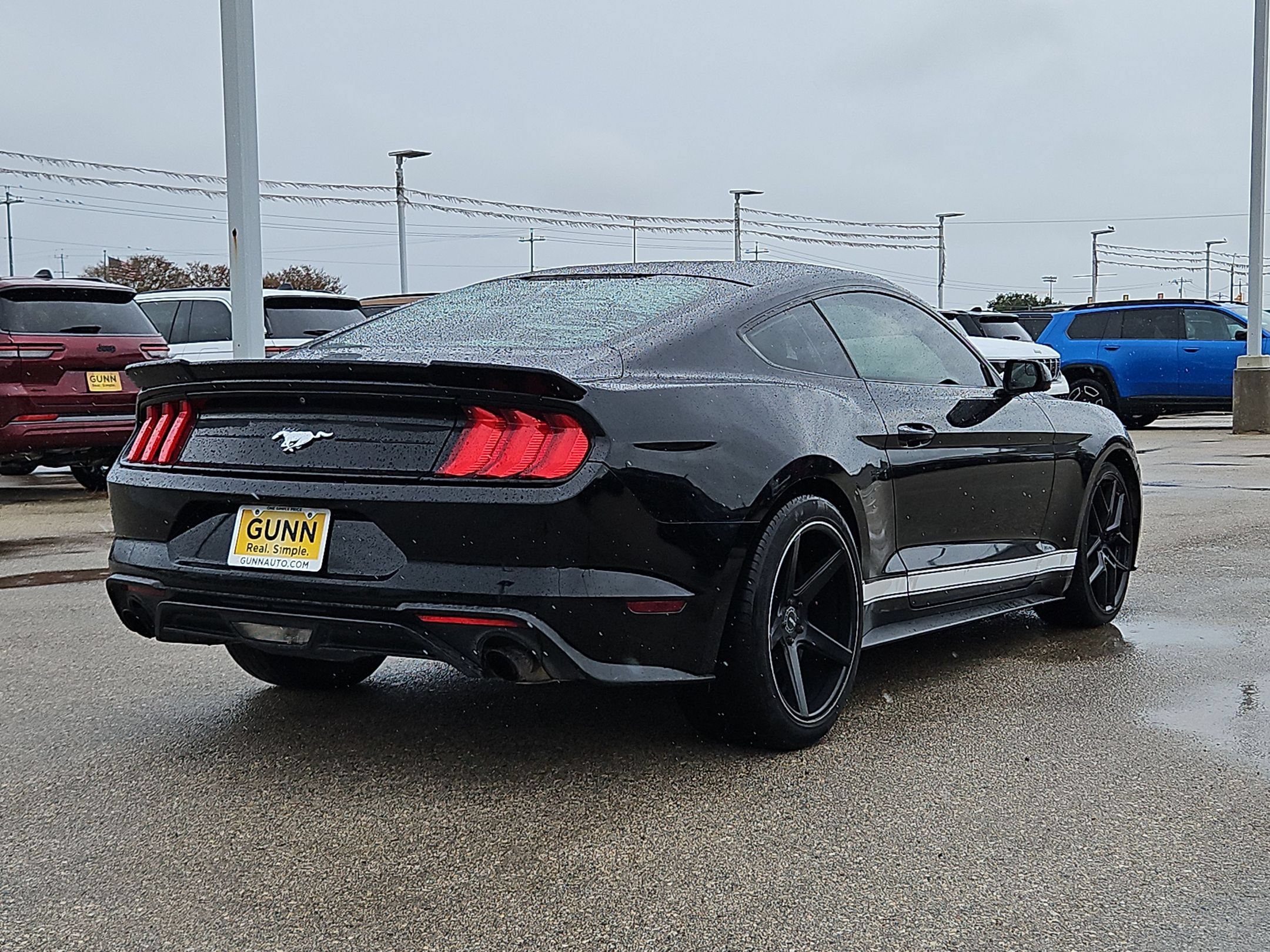 Used 2018 Ford Mustang Coupe RWD image 3
