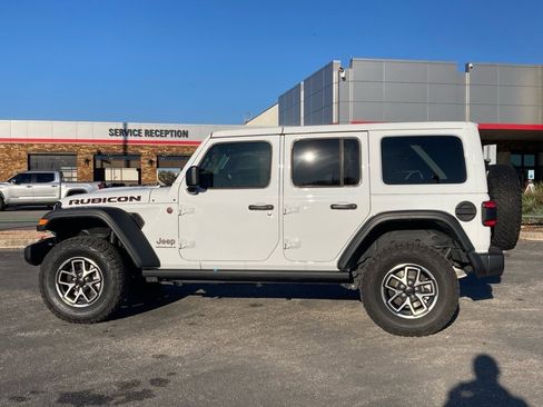 Used 2025 Jeep Wrangler Unlimited Rubicon image 9