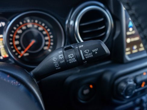 Used 2023 Jeep Wrangler Unlimited Sahara image 29