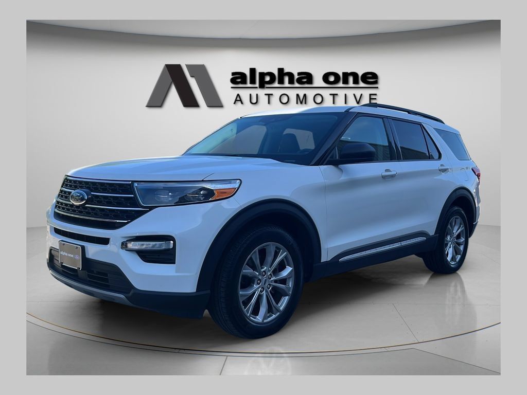 Used 2024 Ford Explorer XLT w/ Equipment Group 202A AWD/4WD image 1