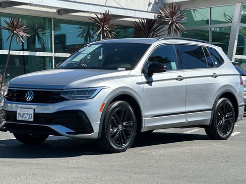 Certified 2022 Volkswagen Tiguan SE R-Line image 8
