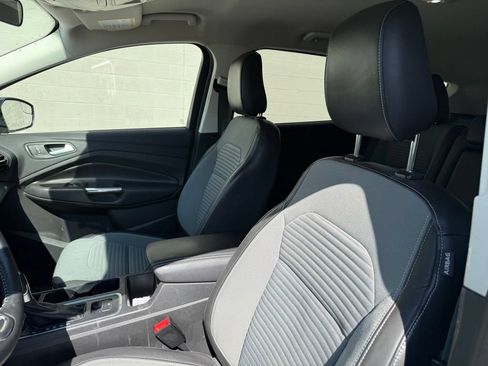 Used 2018 Ford Escape SE w/ SE Sport Appearance Package AWD/4WD image 19