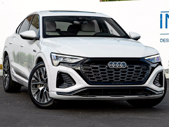 Used 2024 Audi Q8 e-tron Prestige w/ Prestige Package AWD/4WD image 4