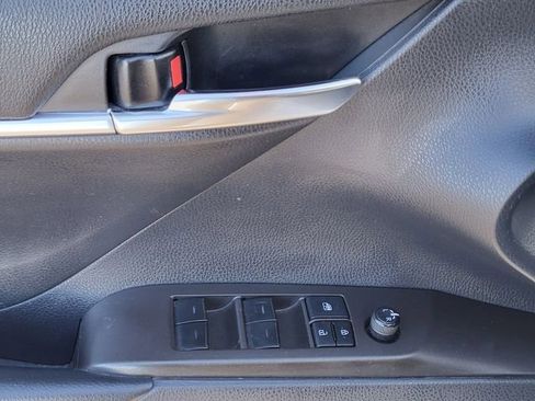 Used 2022 Toyota Camry SE FWD image 12