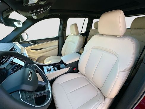 New 2025 Jeep Grand Cherokee Limited image 31