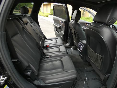 Used 2017 Audi Q7 3.0T Prestige w/ Prestige Package image 41