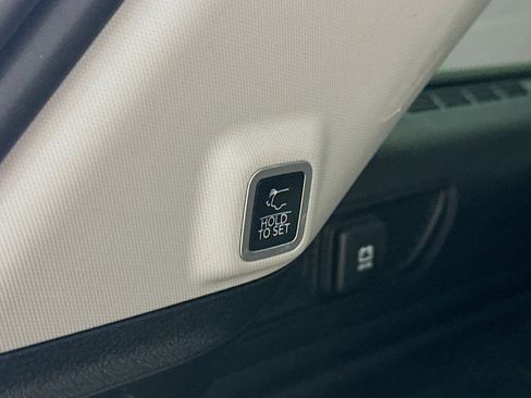 Used 2022 Jeep Grand Cherokee Limited 4xe w/ Luxury Tech Group II image 32