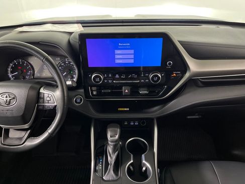 Certified 2024 Toyota Highlander XLE image 15