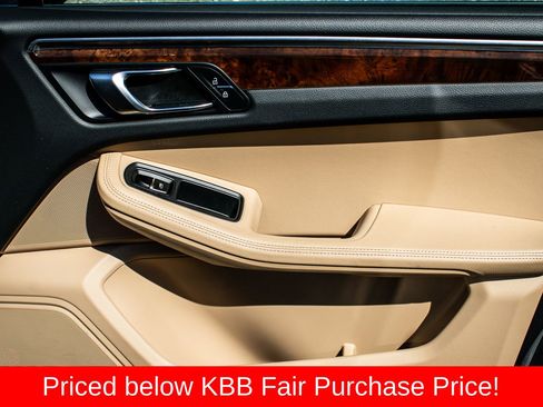 Used 2023 Porsche Macan AWD/4WD image 22