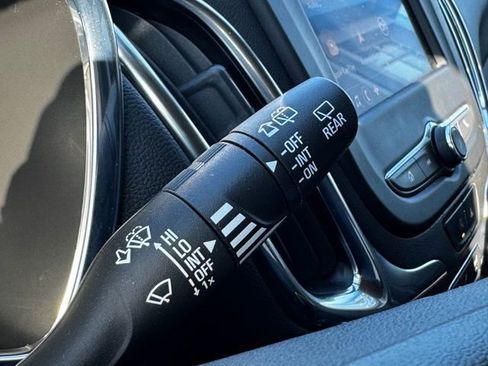 Used 2022 Chevrolet Equinox LT image 28