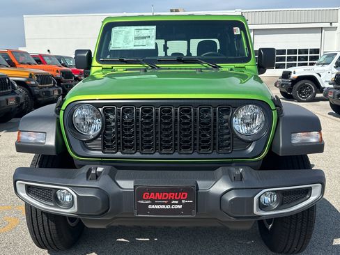 New 2026 Jeep Gladiator Sport AWD/4WD image 3