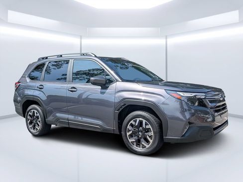 Certified 2025 Subaru Forester Premium w/ Convenience Package #1 AWD/4WD image 1