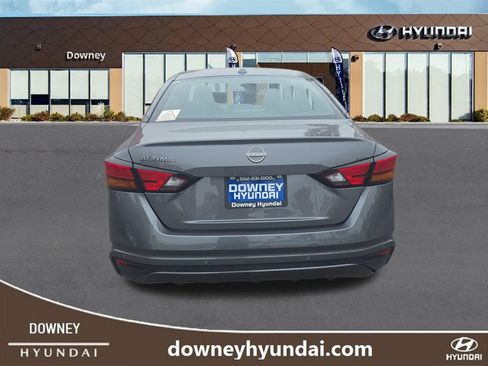 Used 2025 Nissan Altima 2.5 SV FWD image 4