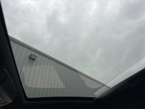 Used 2020 Volkswagen GTI SE image 3