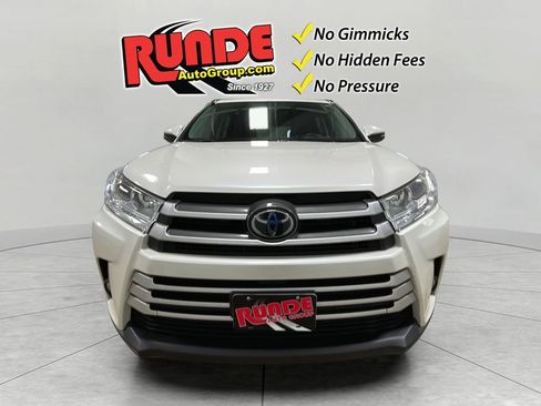 Used 2018 Toyota Highlander XLE AWD/4WD image 9