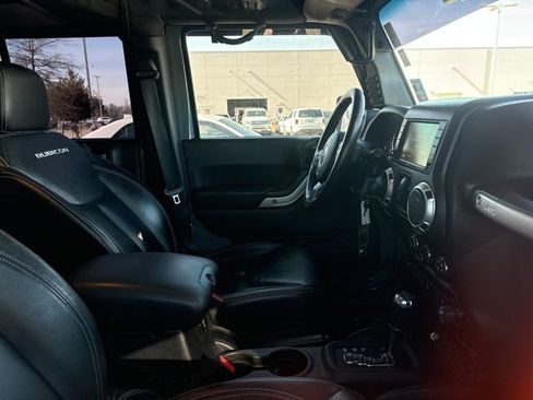 Used 2015 Jeep Wrangler Unlimited Rubicon w/ Connectivity Group image 3